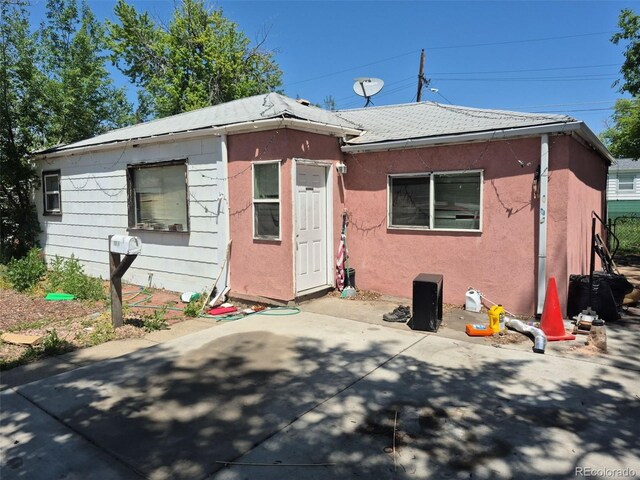 1266 Del Mar Pkwy, Aurora, CO 80010 - rear view of house featuring stucco siding and a patio area
