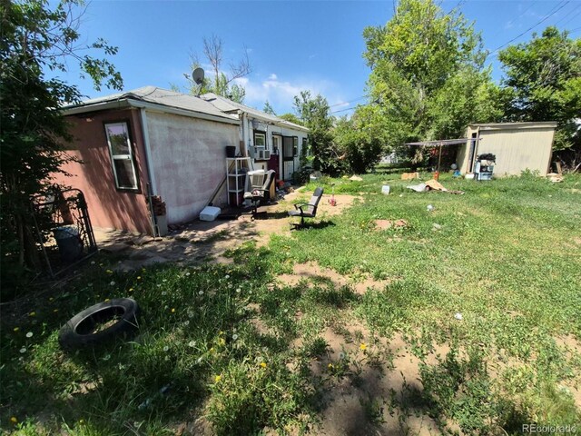 1266 Del Mar Pkwy, Aurora, CO 80010 - view of grassy yard