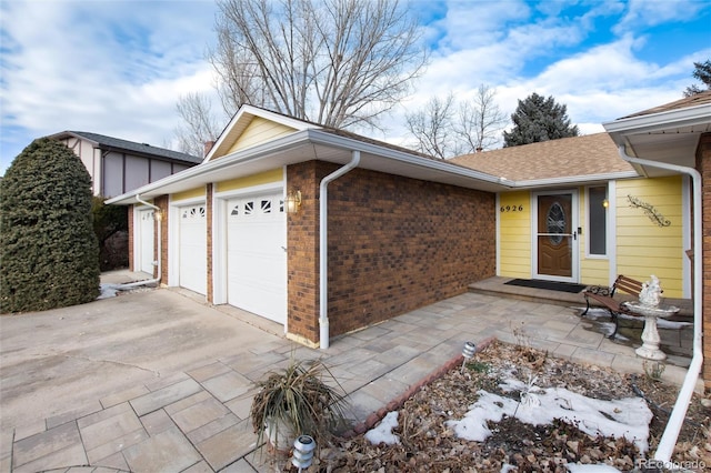 view of front facade featuring a garage