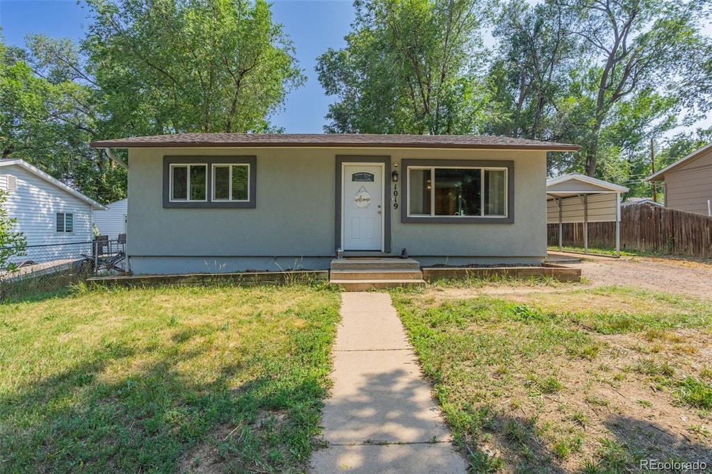 view of front of home with a front lawn