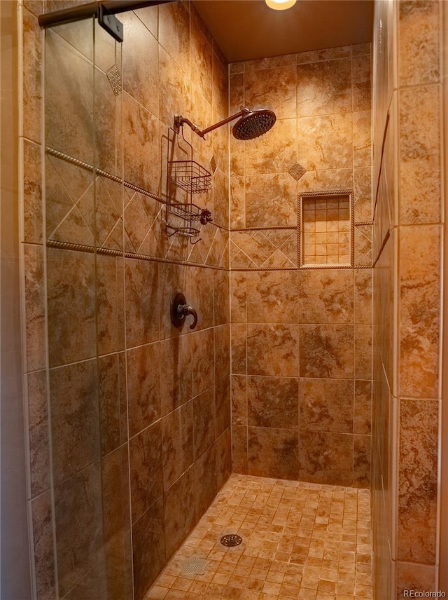 bathroom featuring tiled shower