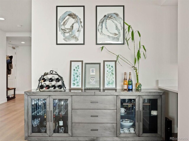 2001 Lincoln St Unit 1822, Denver, CO 80202 - bar featuring wood finished floors
