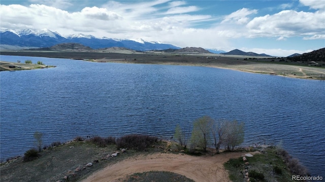 water view with a mountainous background