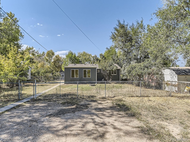 view of yard with a storage shed