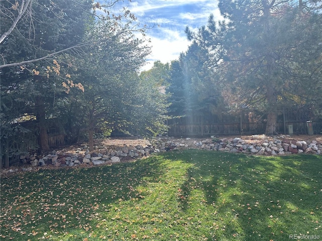 view of yard featuring fence