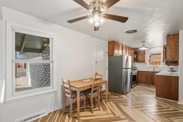 dining area with visible vents and ceiling fan