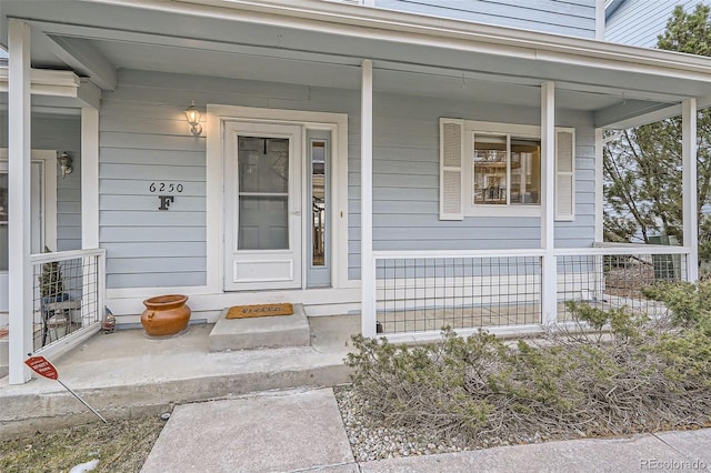 property entrance featuring a porch