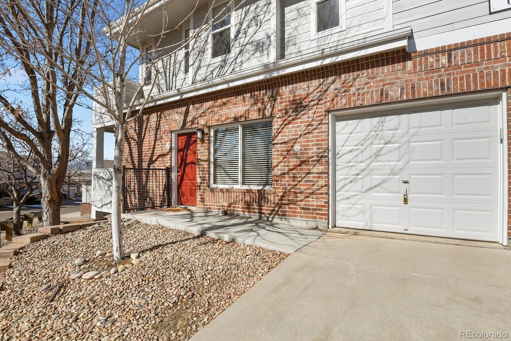 view of front facade featuring a garage