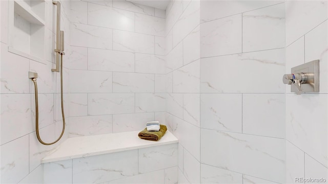 bathroom featuring tiled shower