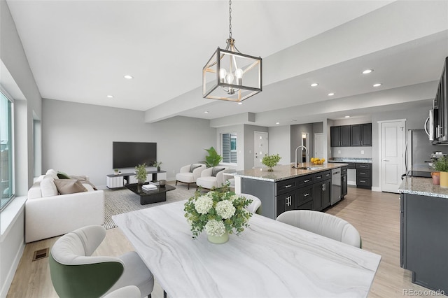 dining area with a notable chandelier, recessed lighting, visible vents, light wood-style flooring, and baseboards