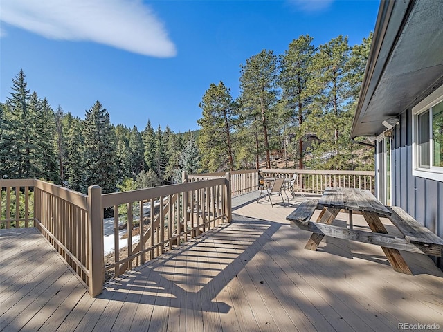 deck with outdoor dining space