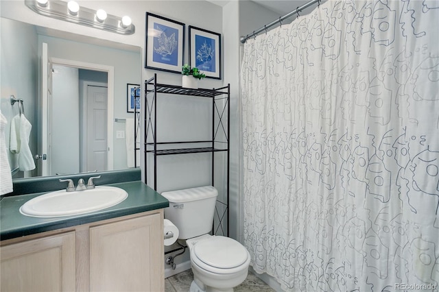 bathroom featuring toilet, a shower with shower curtain, and vanity