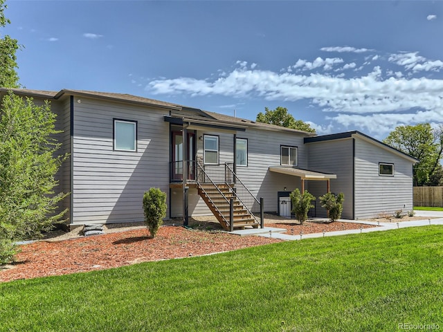 view of front of house with a front lawn