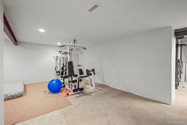 workout room with carpet