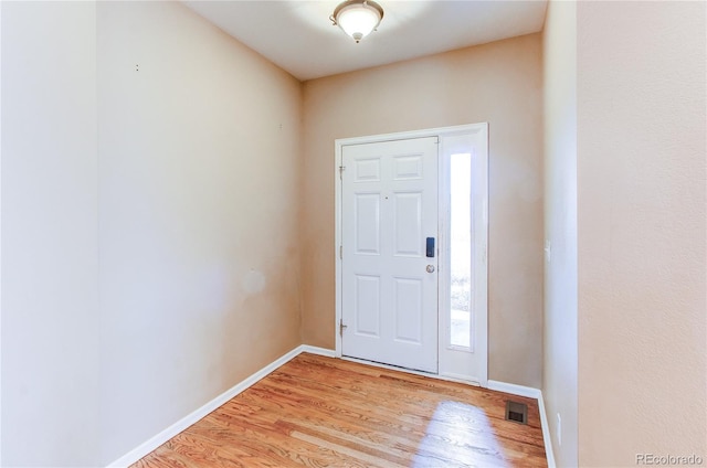 entryway featuring visible vents, baseboards, and light wood-type flooring