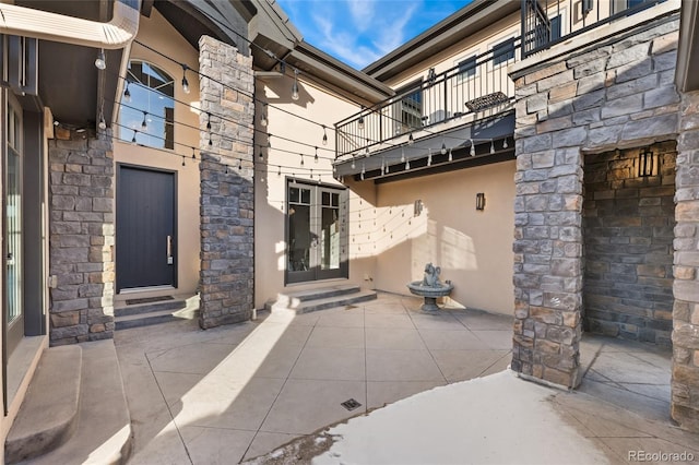 entrance to property featuring a patio