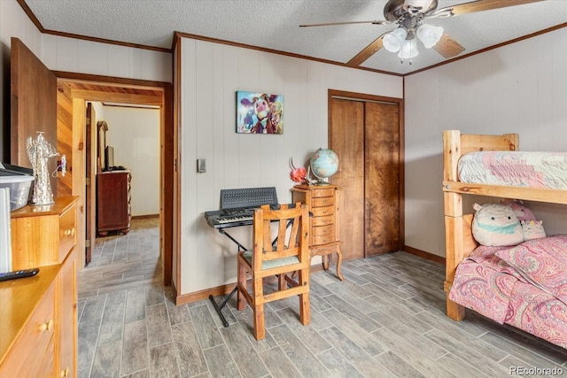 11679 US Highway 50, Howard, CO 81233 - bedroom with ornamental molding, wood tiled floors, a textured ceiling, a closet, and ceiling fan