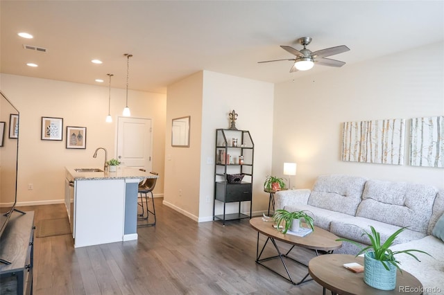 living room with ceiling fan, dark wood finished floors, recessed lighting, baseboards, and visible vents
