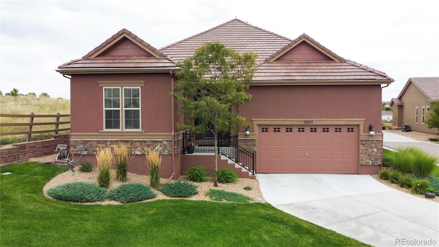 view of front facade featuring a front yard and a garage