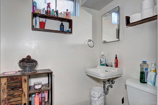 bathroom featuring sink and toilet