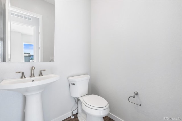 bathroom featuring toilet and sink