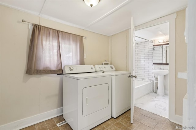 1340 Iola St, Aurora, CO 80010 - laundry area featuring independent washer and dryer