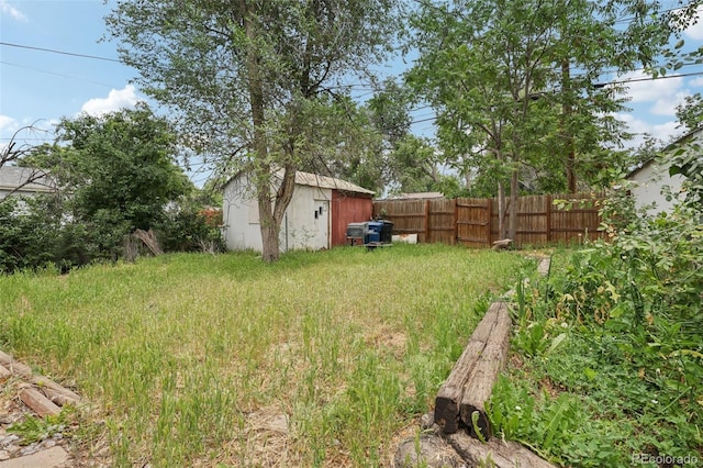 1340 Iola St, Aurora, CO 80010 - view of yard featuring a storage shed