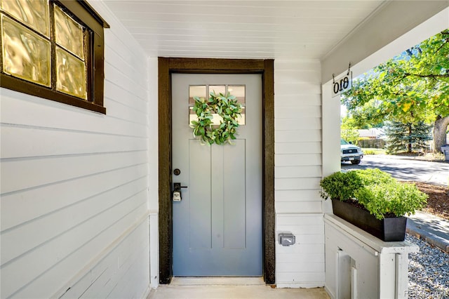 doorway to property featuring a porch