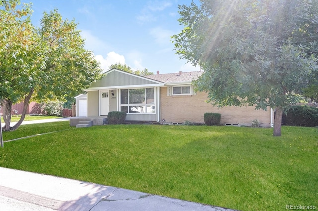 view of front of house with a front lawn