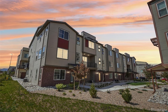 view of building exterior featuring a residential view