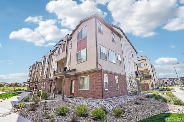 view of building exterior featuring a residential view