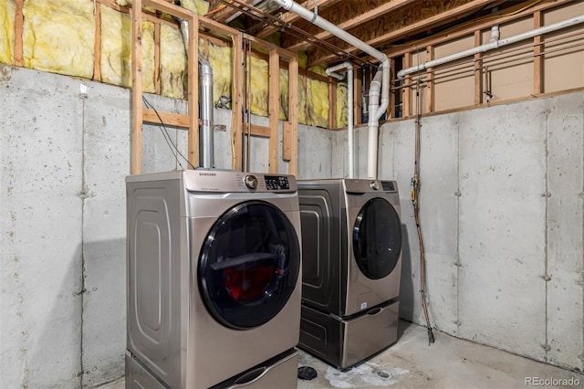 washroom with washing machine and clothes dryer