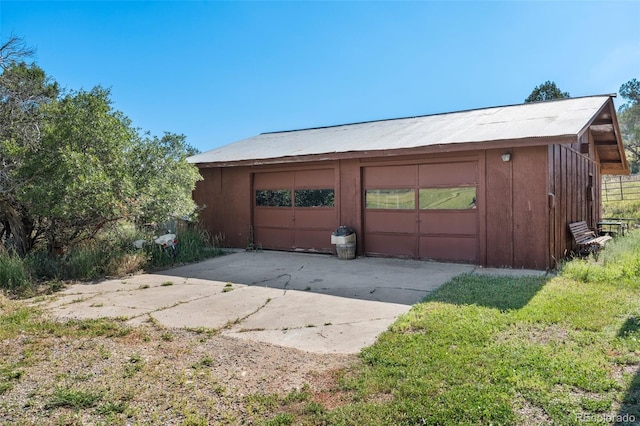 view of detached garage