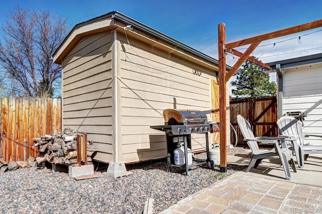 view of outdoor structure with an outbuilding and fence