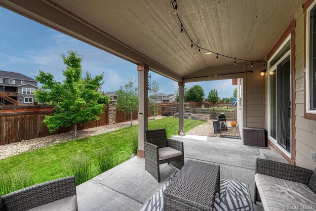 22583 E Union Cir, Aurora, CO 80015 - fenced backyard with a patio