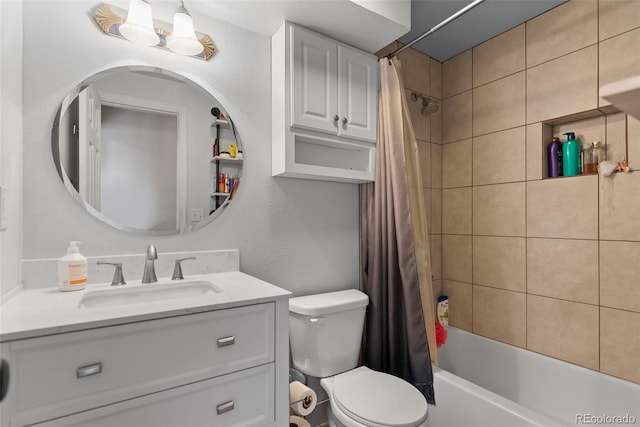 full bathroom with toilet, vanity, and shower / bath combo