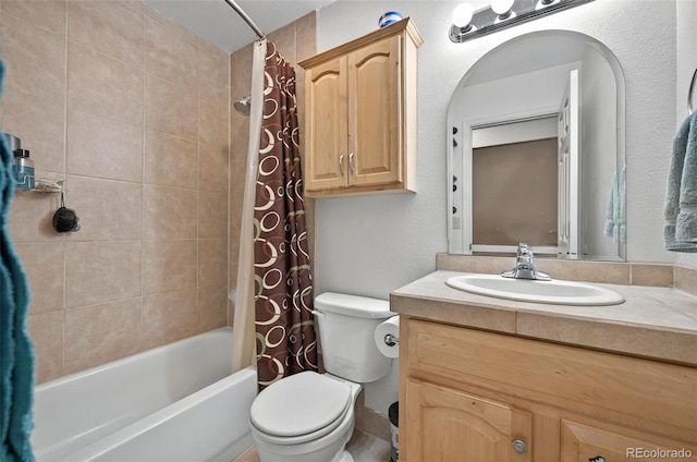bathroom with toilet, vanity, and shower / bath combo