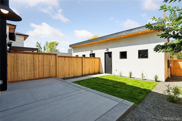 1647 N Osceola St, Denver, CO 80204 - view of yard with a patio area