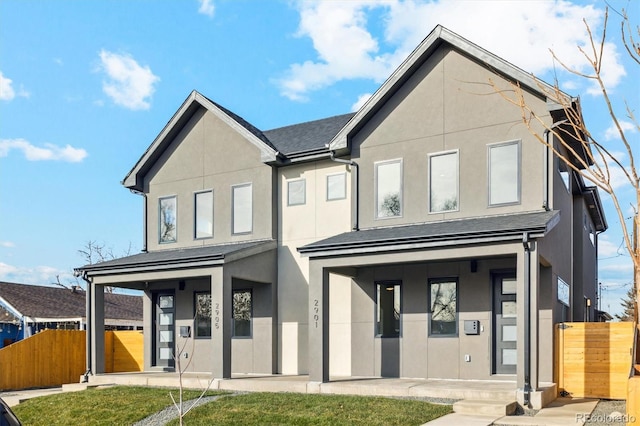 view of front facade featuring covered porch and a front lawn