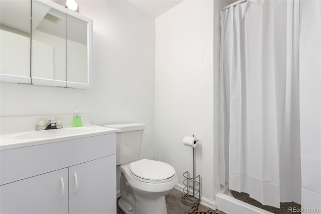 4520 E 112th Pl, Thornton, CO 80233 - full bath featuring vanity, toilet, curtained shower, and baseboards