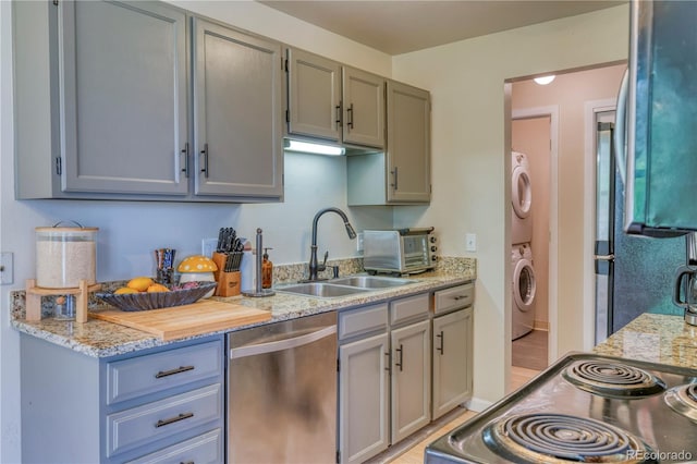 17595 E Mansfield Ave Unit 1331L, Aurora, CO 80013 - kitchen with stainless steel dishwasher, a sink, stacked washing machine and dryer, electric stove, and gray cabinets
