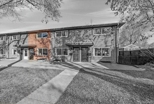 view of front of home featuring a patio area