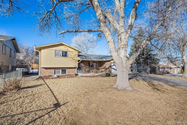 split level home with a front lawn