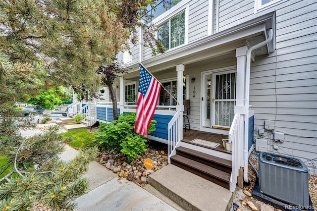 1372 S Cathay Ct Unit 104, Aurora, CO 80017 - entrance to property with covered porch and central AC