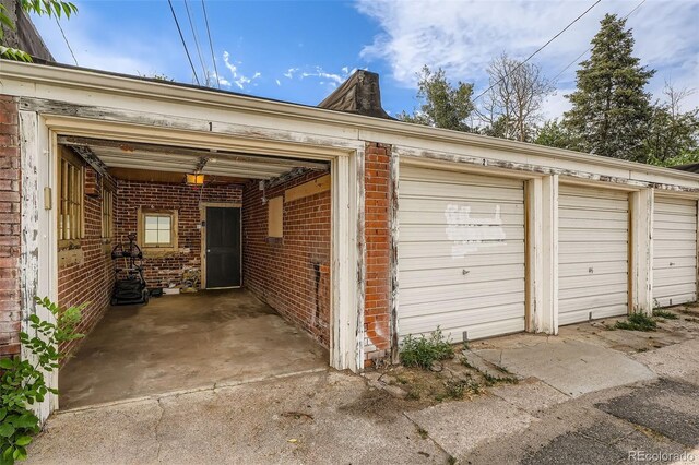 1654 S Pearl St, Denver, CO 80210 - view of garage