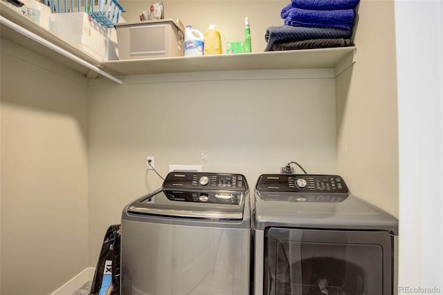 washroom with washer and clothes dryer