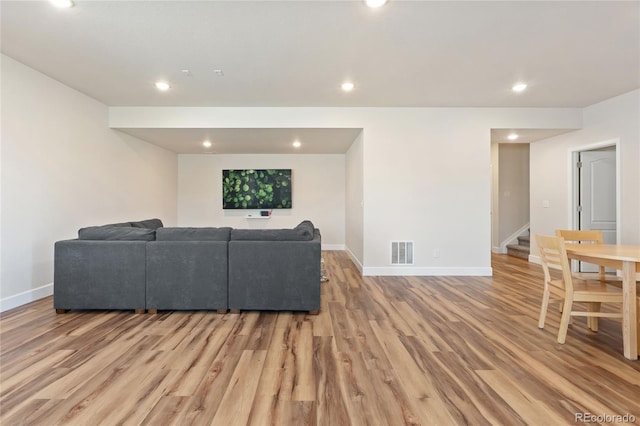 living area featuring visible vents, recessed lighting, light wood-type flooring, and baseboards