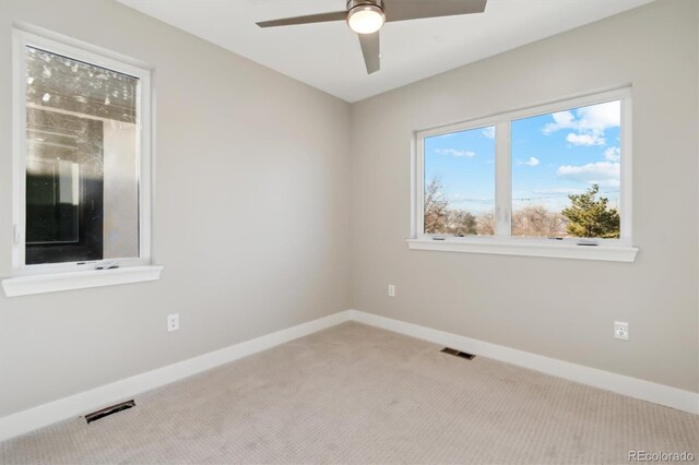 unfurnished room featuring ceiling fan and light colored carpet