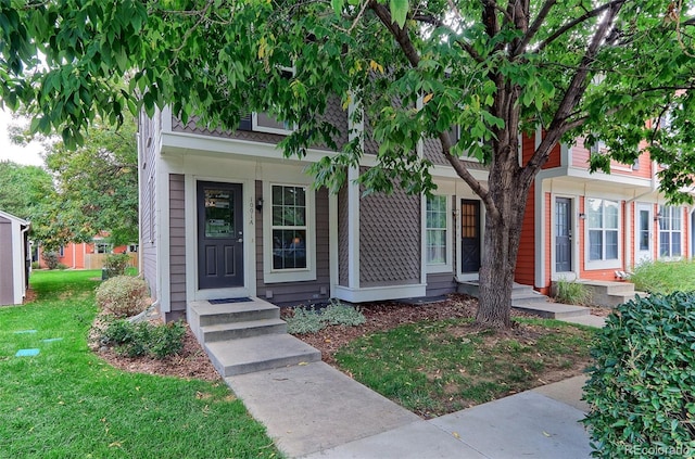 view of front of home featuring a front yard