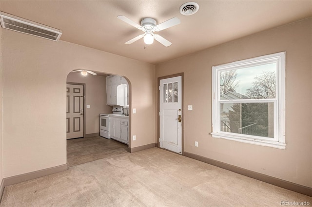 carpeted empty room featuring ceiling fan